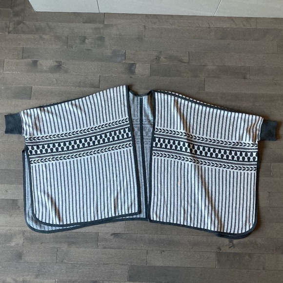 Vintage Reversible Kit and Ace Cardigan/Poncho OS - Picture 1 of 8